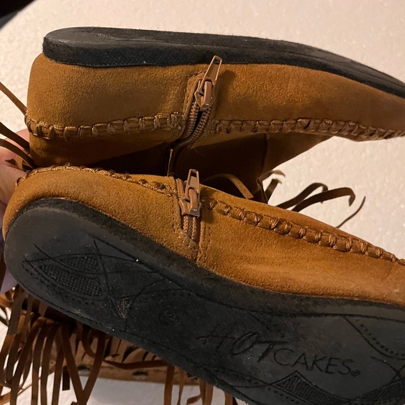 Size 3M Hot Cakes brown fringed flat boots. Super cute. Back to school style! - Picture 6 of 7